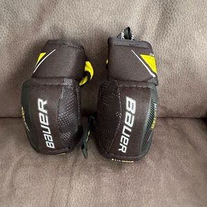 Youth Bauer hockey elbow pads.